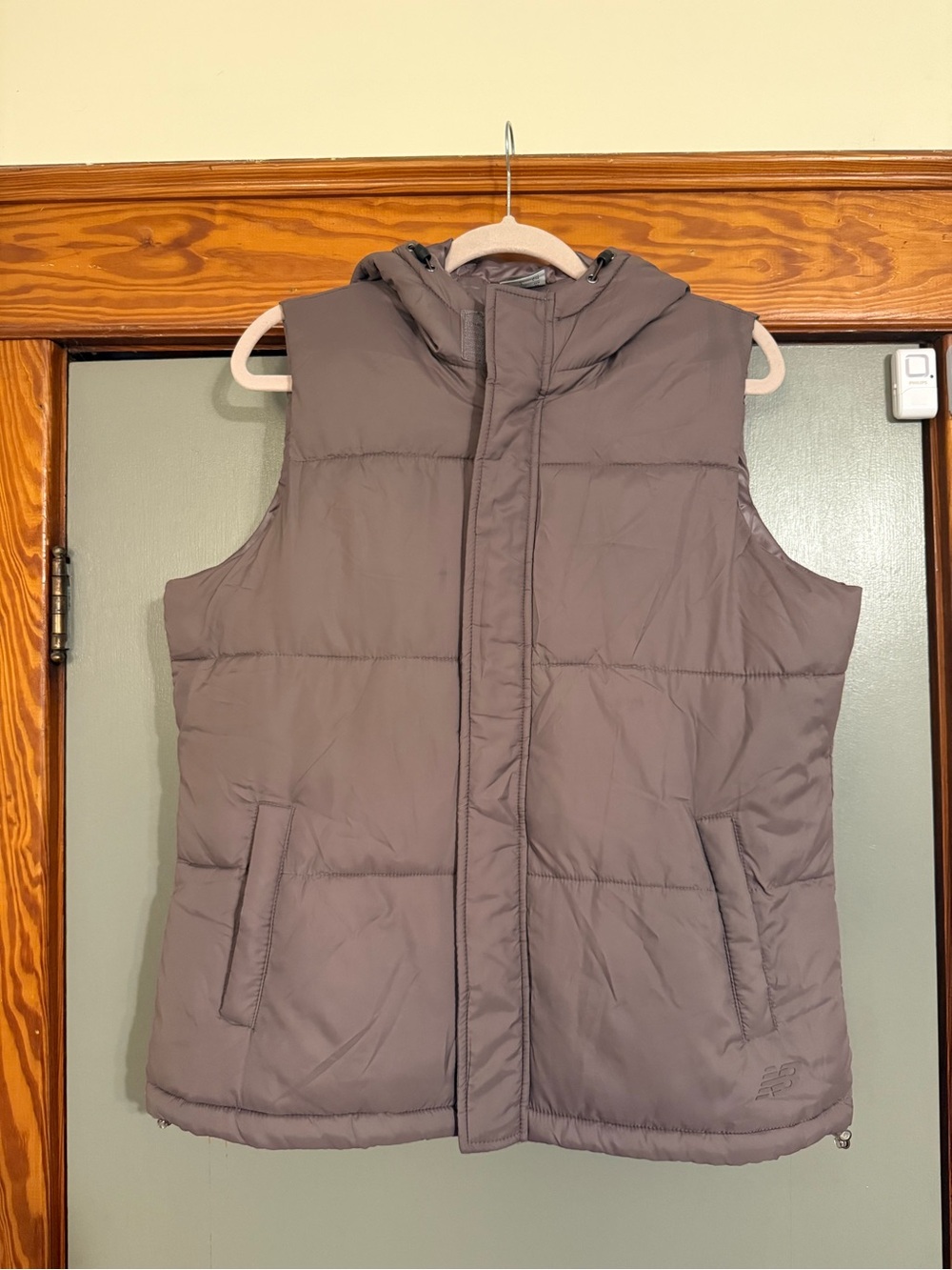 New Balance Hooded Puffer Vest - Taupe